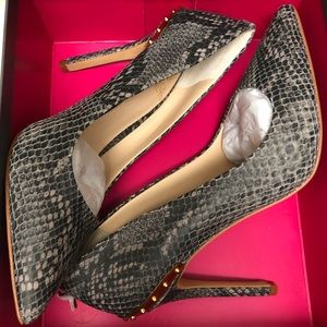 Vince Camuto pumps